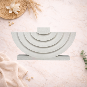 חנוכייה מעוצבת מבטון סגנון מודרני