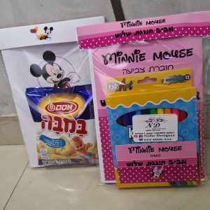 חוברת צביעה וטושים וחטיף